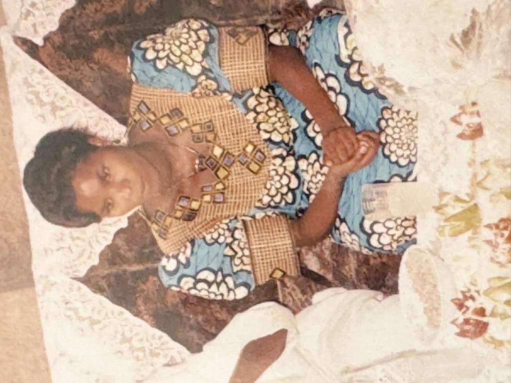 MurundiU's tweet photo. ✨ L’élégance a un nom : Mama Burundi 💎  
Depuis tjrs, elle brille par son style raffiné, ses bijoux en or et ses tenues majestueuses 👑. Une vraie ambassadrice du chic à la burundaise 🇧🇮  @jaysqueezer12 @pnininahazwe @jaysqueezer12 @byukavuba @Rugusuki @dr_dash250 @Patriote257 https://t.co/VrMXYoDU4q