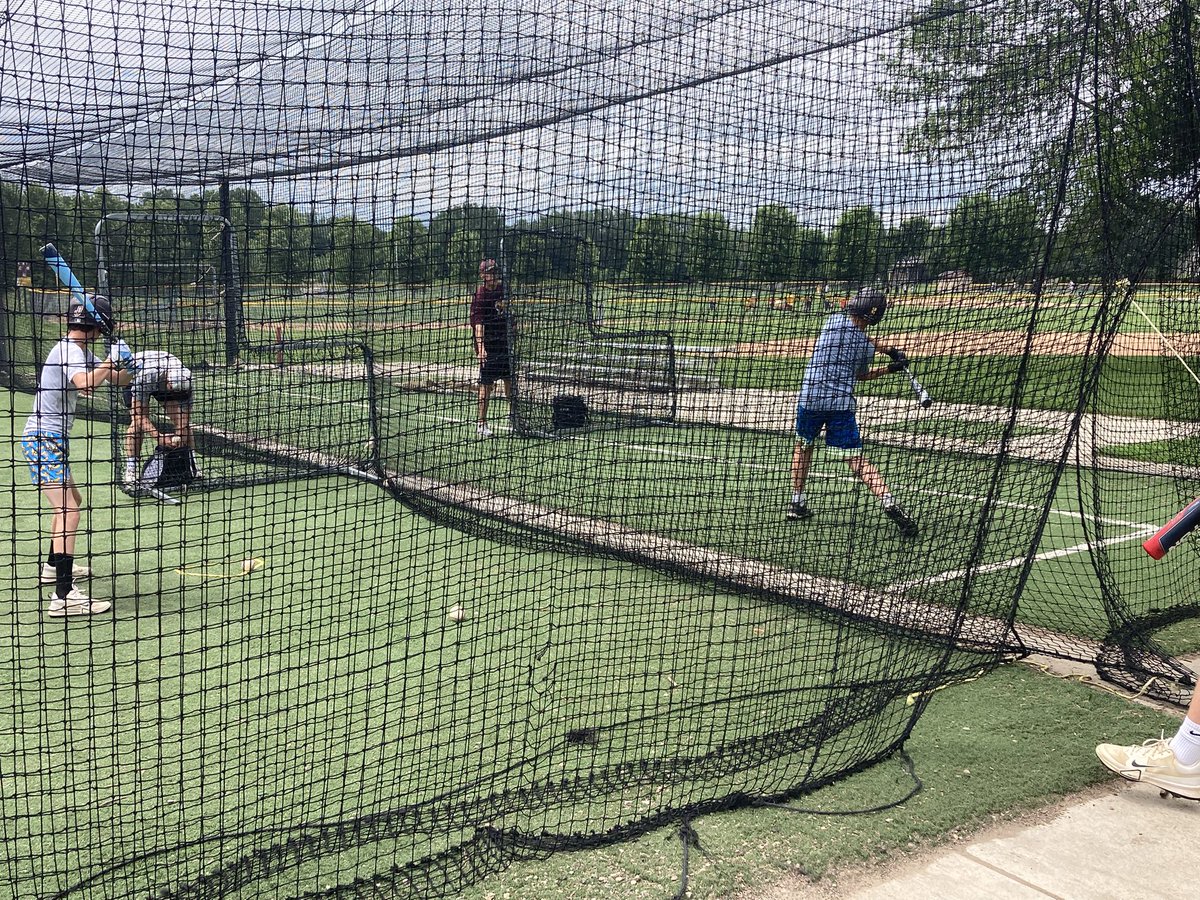 HubmenBaseball's tweet image. Fun first day of camp! Awesome to see our current players instructing and interacting with our future players!