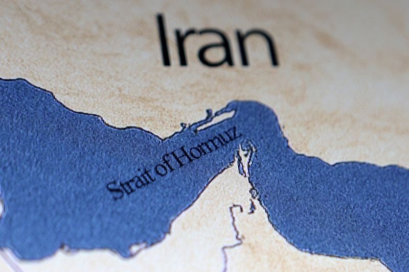 Thepixelparty12's tweet photo. 🚨 What if Iran blocks the Strait of Hormuz?
This narrow route moves 20% of the world’s oil 🛢
If it shuts, fuel prices jump 💸, markets panic 📉, tensions rise ⚔️

Read more 👉 https://t.co/MUM5EL9FEk 🌍🔥

#StraitOfHormuz #OilCrisis #Iran #GlobalEnergy https://t.co/eeSmwaUSDq