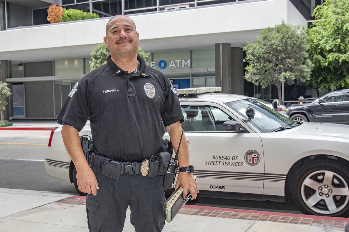 BSSLosAngeles's tweet image. Happy Public Service Day!
Today, we celebrate public servants in LA who dedicate their time & energy to making @LACity a better place.
To our numerous field crews, engineers, architects, investigators and administrative staff - THANK YOU! We couldn't do our work without you.