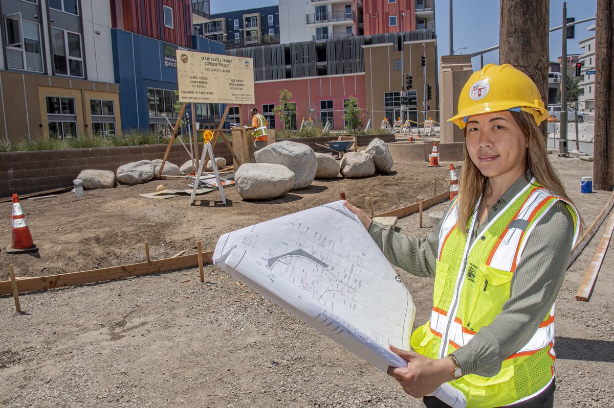 BSSLosAngeles's tweet image. Happy Public Service Day!
Today, we celebrate public servants in LA who dedicate their time & energy to making @LACity a better place.
To our numerous field crews, engineers, architects, investigators and administrative staff - THANK YOU! We couldn't do our work without you.