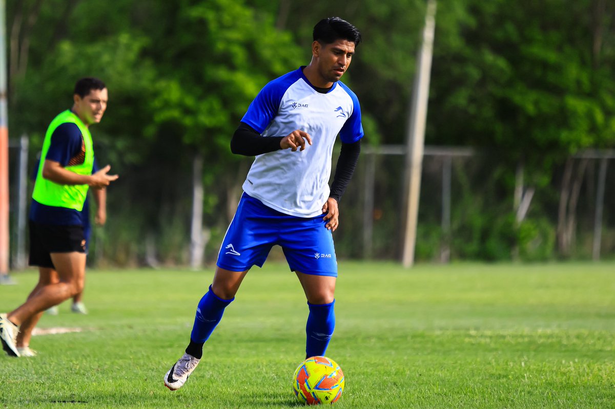 𝐒𝐈𝐍 𝐁𝐀𝐉𝐀𝐑 𝐋𝐎𝐒 𝐁𝐑𝐀𝐙𝐎𝐒 𝐌𝐈 𝐂𝐎𝐑𝐑𝐄💪🏻

#CorreXTusVenas🧡💙🤍