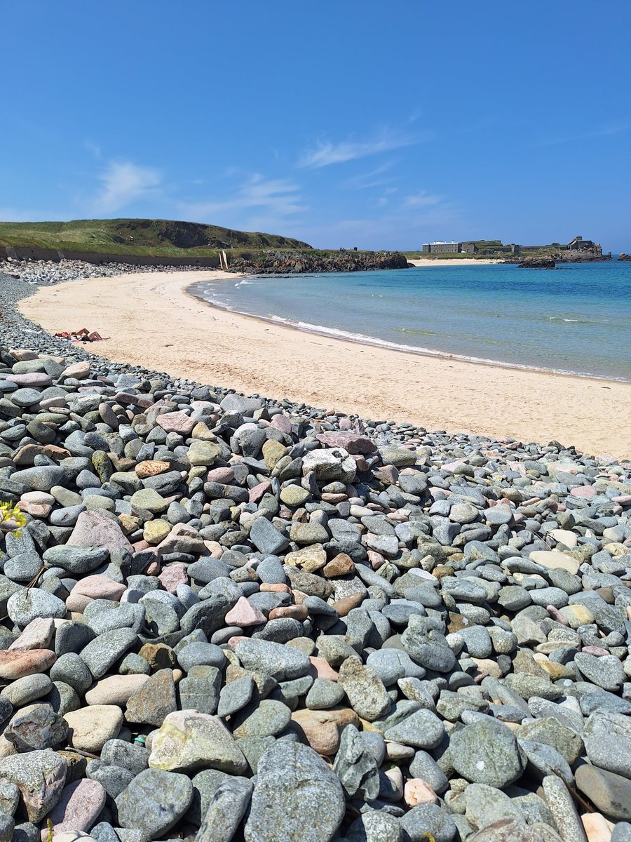 ☀️Summer is well and truly here now - and that calls for island adventures, beach days, BBQs and golden hour strolls 

Pack your sunnies and come chase summer with us here in #Alderney. Plan your Island Escape today: visitalderney.com

📸 Kazza Miller