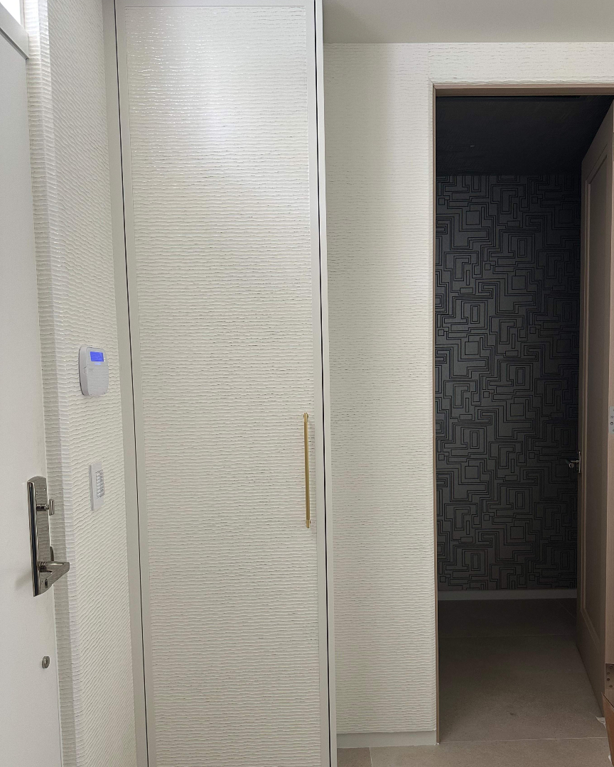 LHI_Official's tweet image. A little texture goes a long way.
It adds depth, softness, and a sense of refinement.

When every surface is considered, the space just feels right.
-
-
#lindahoffmaninteriors #interiordesign #foyerdesign #behindthescenes