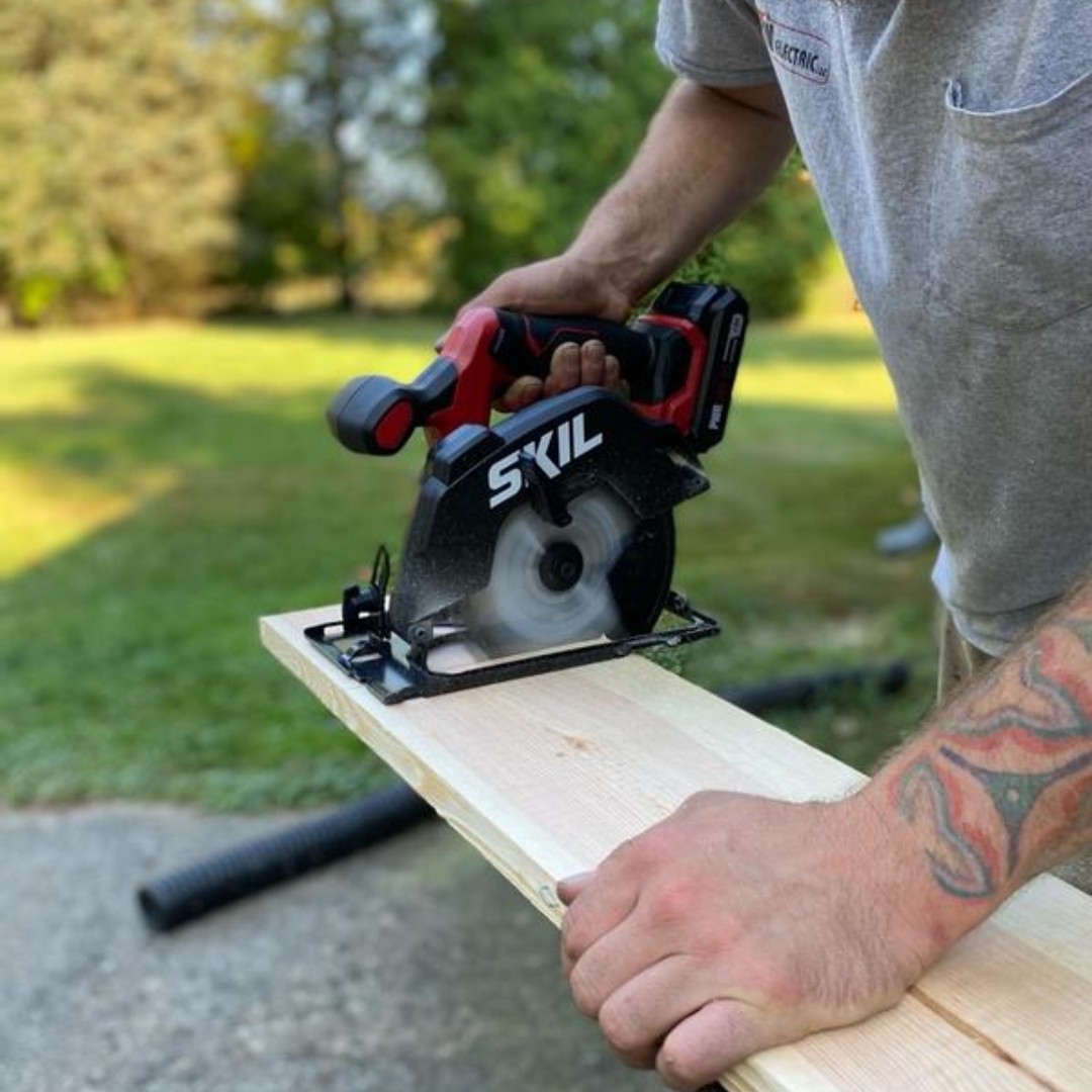 One of the most affordable and efficient Circular Saws you can get your hands on! Image by alexisr666