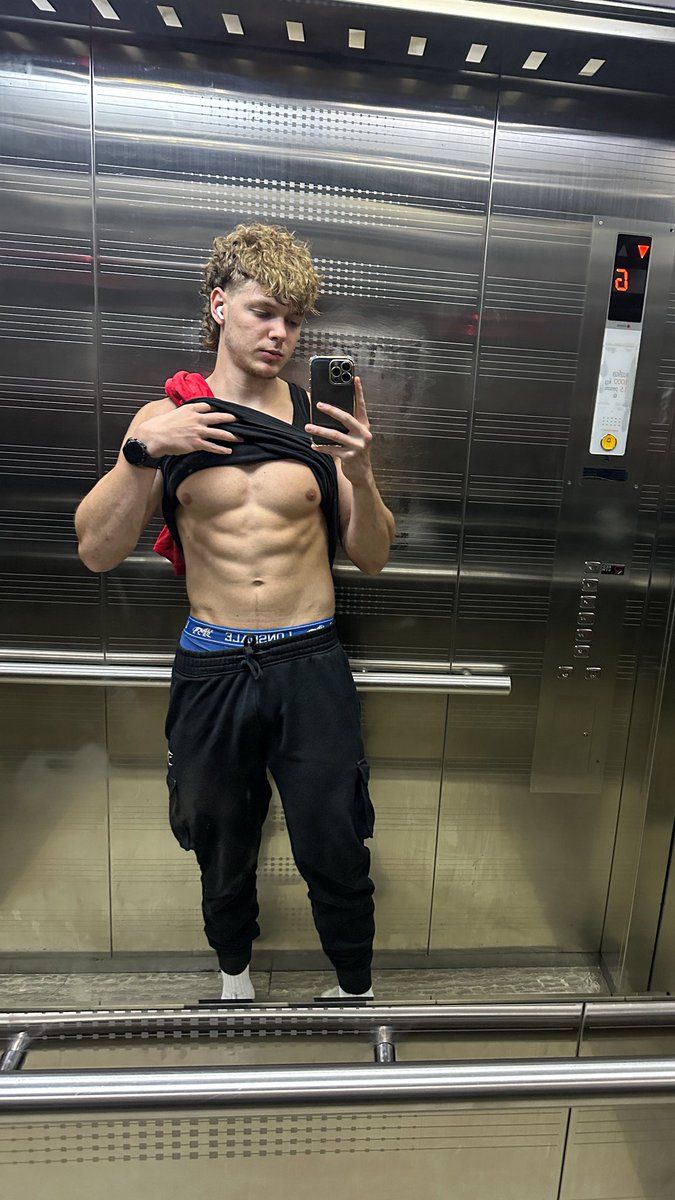 vestheticx's tweet photo. Quick abs flex, DM me for content!! Sending verification videos @AlphaMusclewor #findomdrains #FindomKing #FindomMaster #cashdom @diamond__here @alphaxtindomrt #shreddeo
#gym #veins #findomdreams #findomking #cashdom #big #muscledom #musclegod https://t.co/fyzN6aUgGz