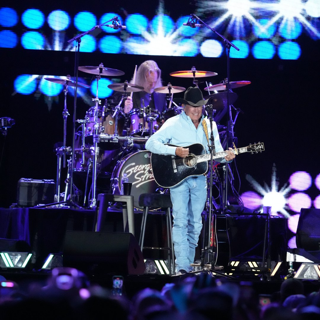 GeorgeStrait's tweet image. Foxborough, you were something special. Thank you to @ChrisStapleton and @ParkerMcCollum for joining George and the Ace in the Hole Band at @GilletteStadium on Saturday!
Photo 1: David Silverman
Photo 2: Andy Barron