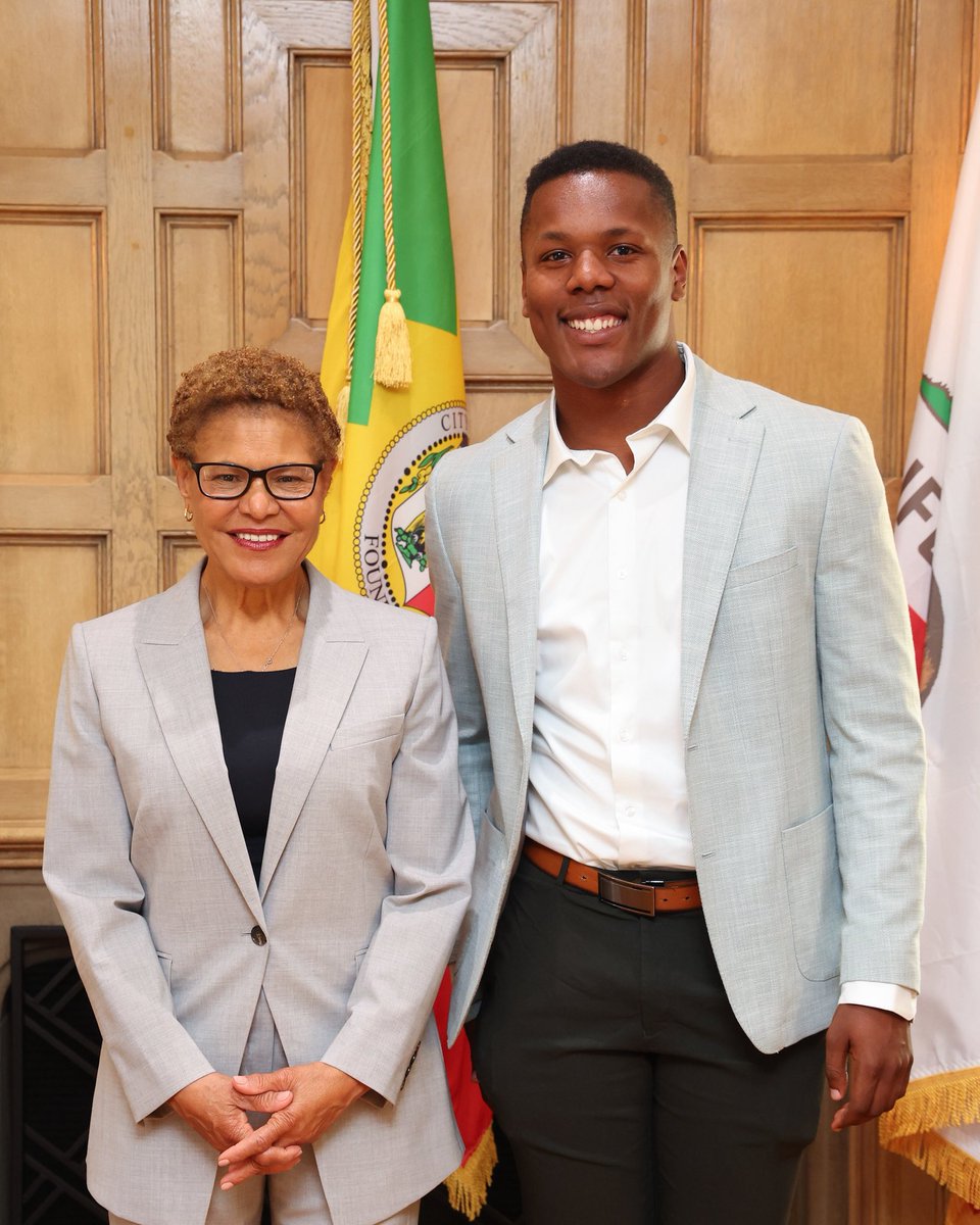 SpecialNeedsNetwork (@specialneedsla) on Twitter photo Our SNN intern joined <a href="/MayorOfLA/">Mayor Karen Bass</a> Bass and fellow young leaders for a powerful roundtable on the future, leadership, and global change. Proud to uplift the next generation! Our SNN intern joined <a href="/MayorOfLA/">Mayor Karen Bass</a> Bass and fellow young leaders for a powerful roundtable on the future, leadership, and global change. Proud to uplift the next generation!