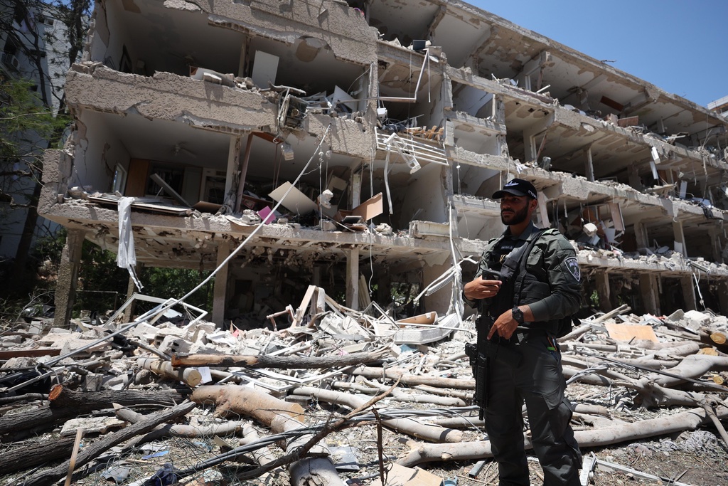 AliAbunimah's tweet photo. Even if Iran's choreographed attack on the US base in Qatar brings a truce in this hot war, it won’t be the end. The US and Israel will continue to pursue the destruction of Iran and regime-change by all means. They will not relent. https://t.co/uwkJekP3KB https://t.co/4apVEgF1mf