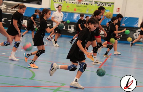 LanzaroteDeportiva (@lanzarotedeport) on Twitter photo 🤾♀️🤾♂️ #Balonmano
Arranca la cuarta edición del Campus de Balonmano <a href="/BMSanJoseObrero/">C.D.Balonmano San Jose Obrero</a>
☑️ La actividad se prolonga hasta el viernes
☑️ Se desarrolla en Titerroy
☑️ Entrenadores y jugadores visitarán el campus
Consulta la noticia en el enlace ⬇️⬇️
lanzarotedeportiva.com/index.php/balo… 🤾♀️🤾♂️ #Balonmano
Arranca la cuarta edición del Campus de Balonmano <a href="/BMSanJoseObrero/">C.D.Balonmano San Jose Obrero</a>
☑️ La actividad se prolonga hasta el viernes
☑️ Se desarrolla en Titerroy
☑️ Entrenadores y jugadores visitarán el campus
Consulta la noticia en el enlace ⬇️⬇️
lanzarotedeportiva.com/index.php/balo…
