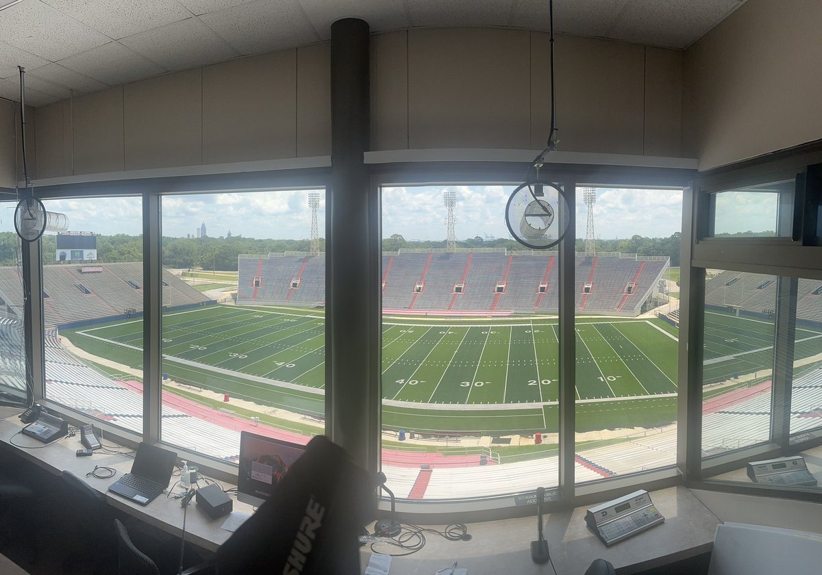 Getting Camp Ready !!

Mobile, Alabama 

📍 Ladd- Peebles Stadium

⏰ 10-1:30 pm

🗓️ Tuesday June 24th 

Register 👇 
…ntdearmonfootballcamps.totalcamps.com 

#ROARLIONS