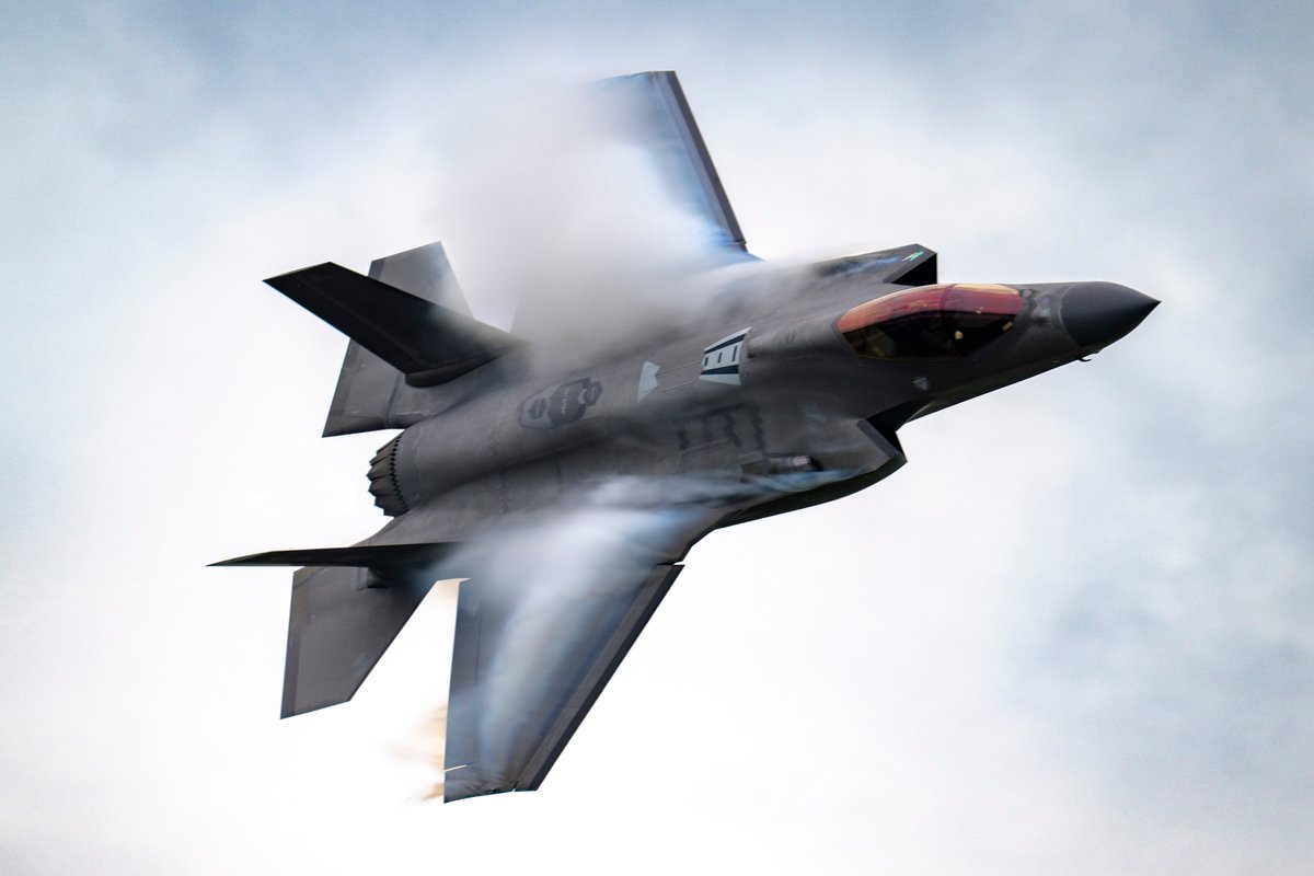 Redefining Air Dominance 💪
An F-35A Lightning II aircraft from the U.S. Air Force F-35A Demonstration Team performs aerial maneuvers at the Great Tennessee Air Show in Smyrna, Tennessee.