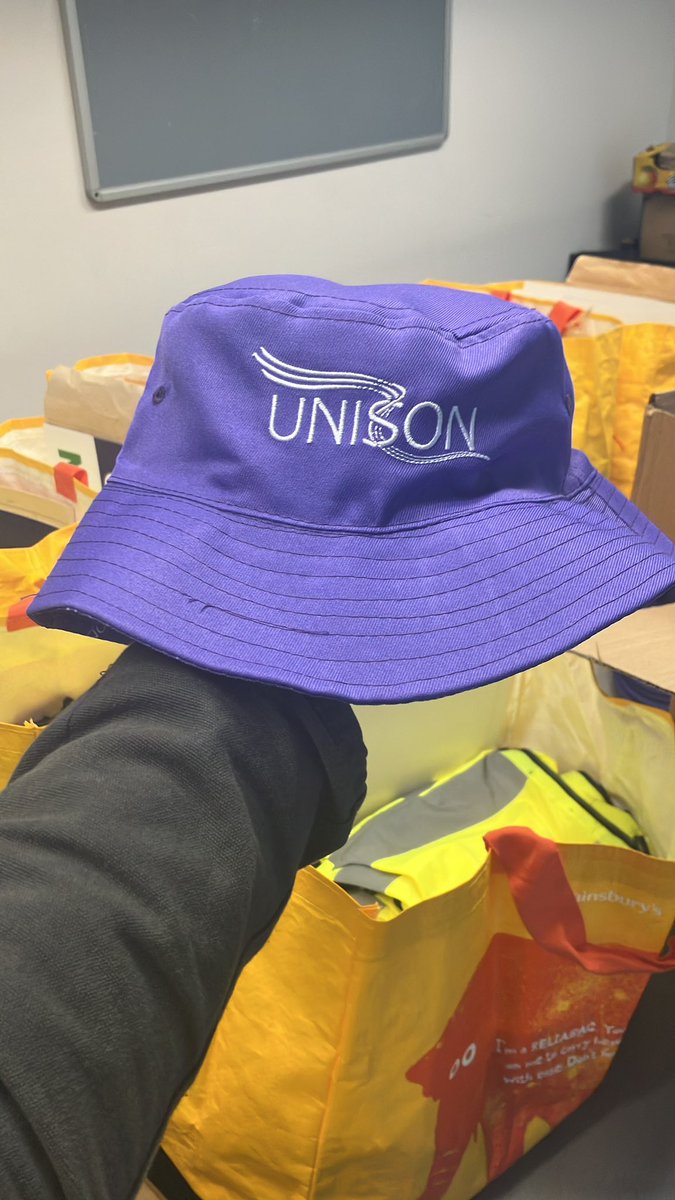 UNISONmmu's tweet image. Picket essentials all packed and ready for tomorrow, Wednesday and Thursday including new reversible bucket hats! Perfect for members who got tickets for Oasis next month.