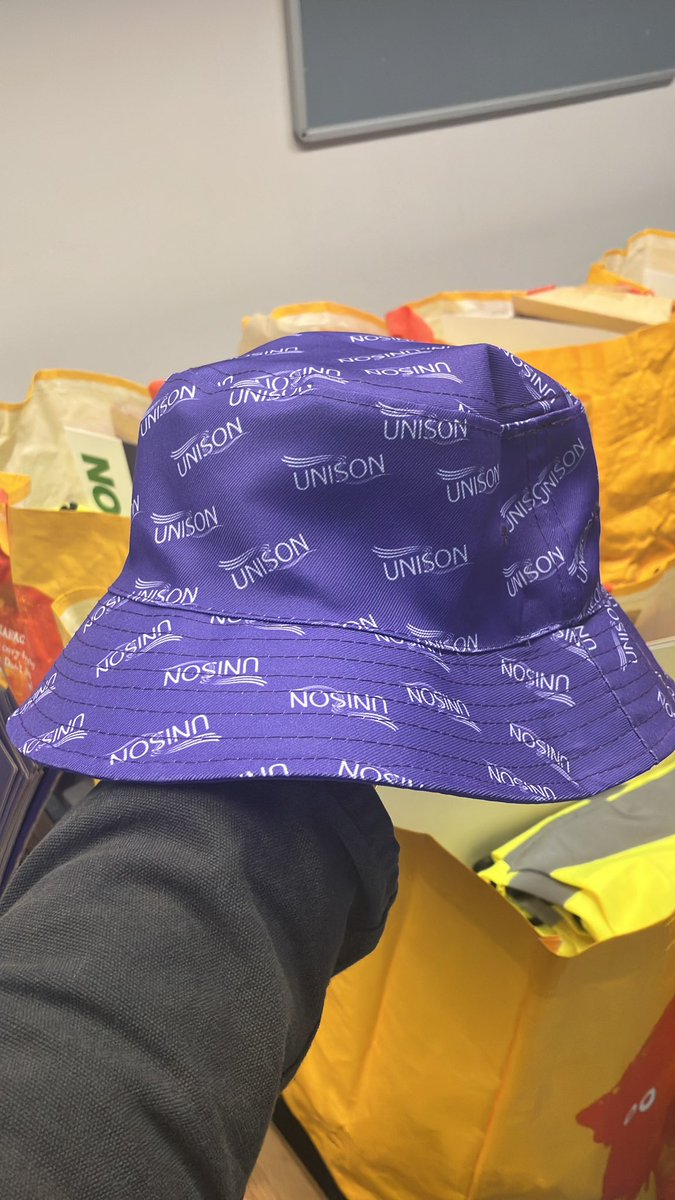 UNISONmmu's tweet image. Picket essentials all packed and ready for tomorrow, Wednesday and Thursday including new reversible bucket hats! Perfect for members who got tickets for Oasis next month.