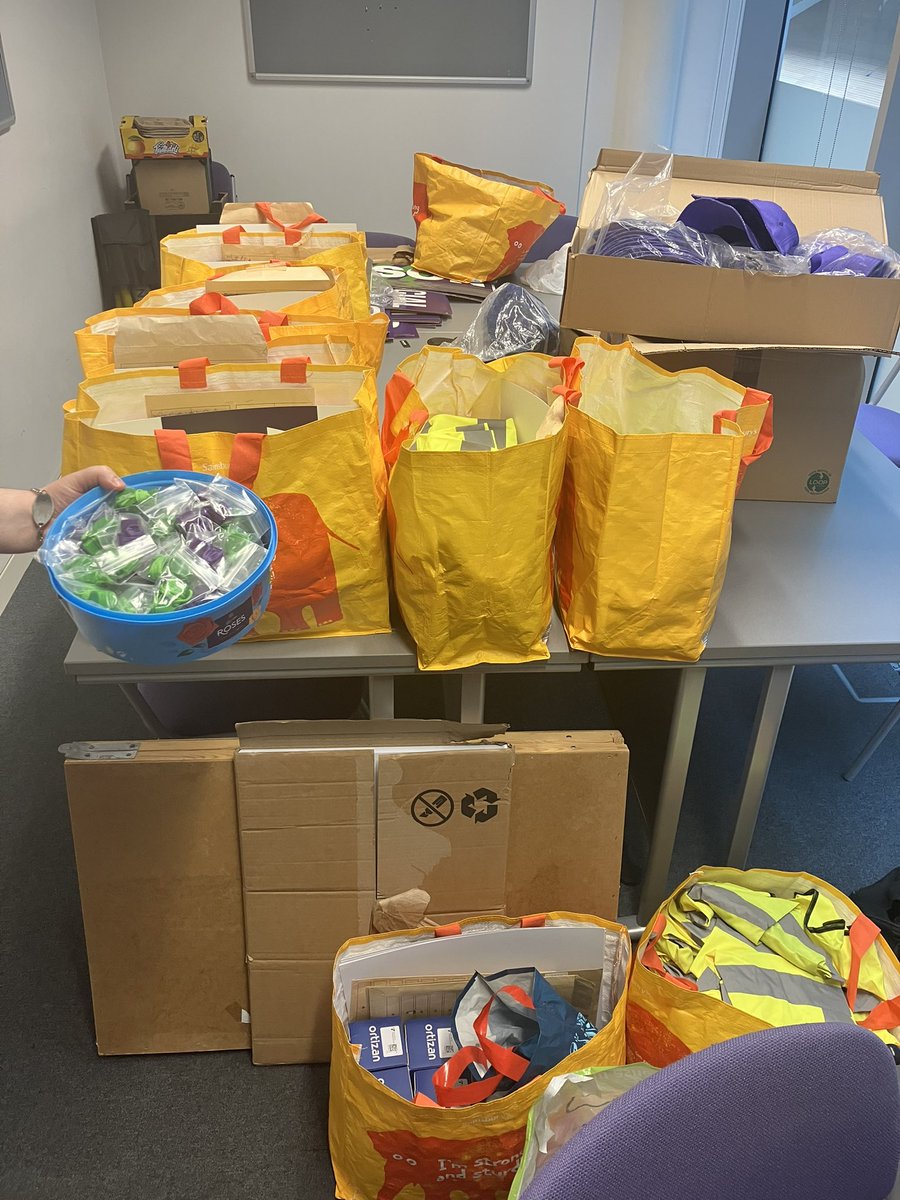 UNISONmmu's tweet image. Picket essentials all packed and ready for tomorrow, Wednesday and Thursday including new reversible bucket hats! Perfect for members who got tickets for Oasis next month.