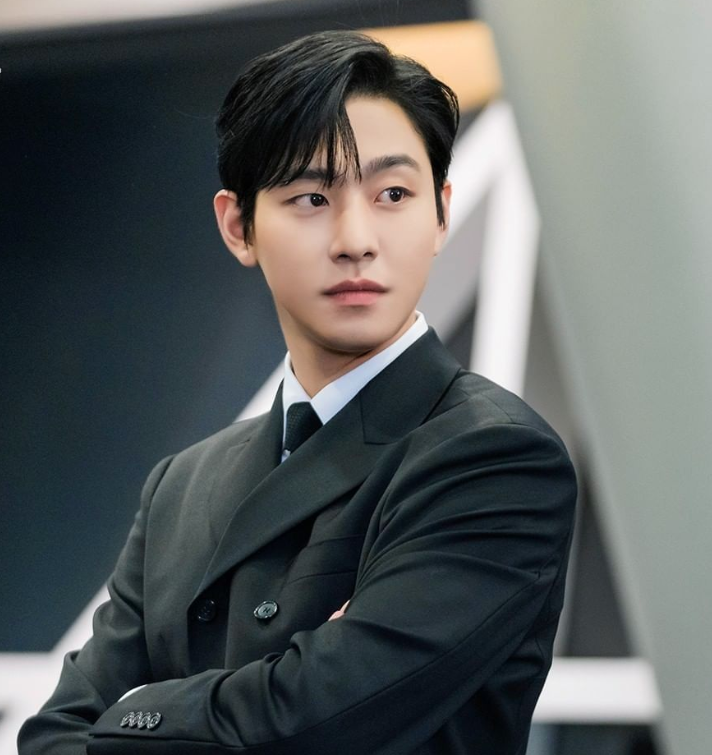 AboutMusicYT's tweet photo. Jinu from Kpop Demon Hunters was voiced by actor Ahn Hyo Seop.

He was previously a trainee in JYP, and trained along with the members of GOT7. https://t.co/eYtWAY15AG