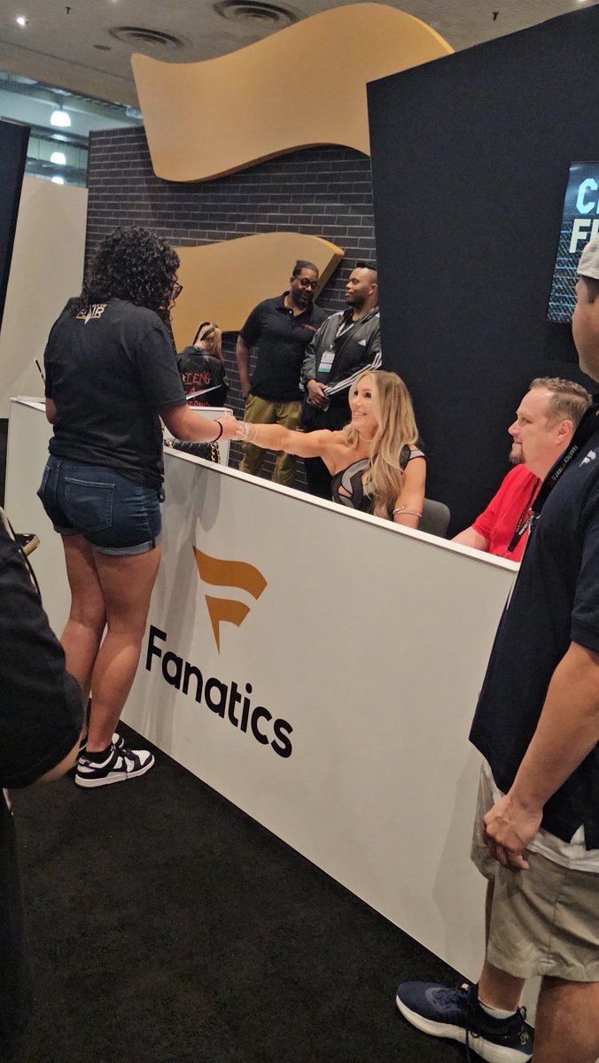 httpsbriefx's tweet image. how could i not repost the best moment of my life. i still can't believe i met my literal idol. i literally was shaking and sobbing (sorry charlotte 💀) but i love her sm. 2014 me is dying rn. thank you @MsCharlotteWWE 🩷🩷