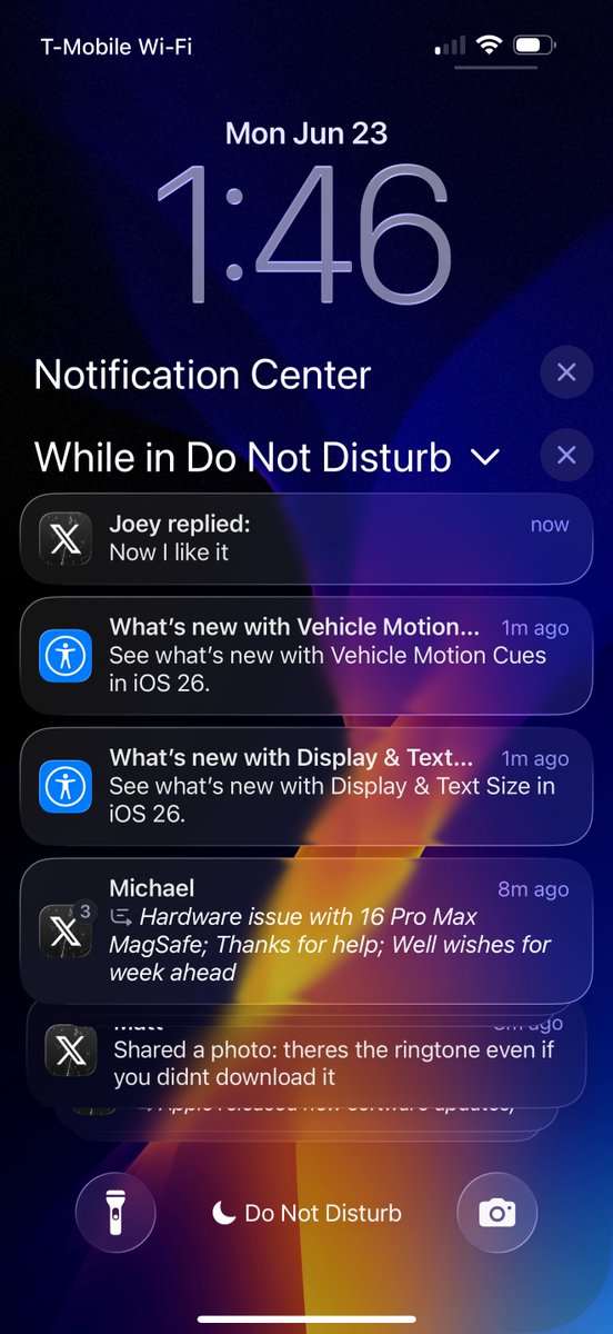 zollotech's tweet image. Here are notifications in iOS 26 Beta 2.  iOS 26 Beta 1 on the left, iOS 26 Beta 2 on the right.