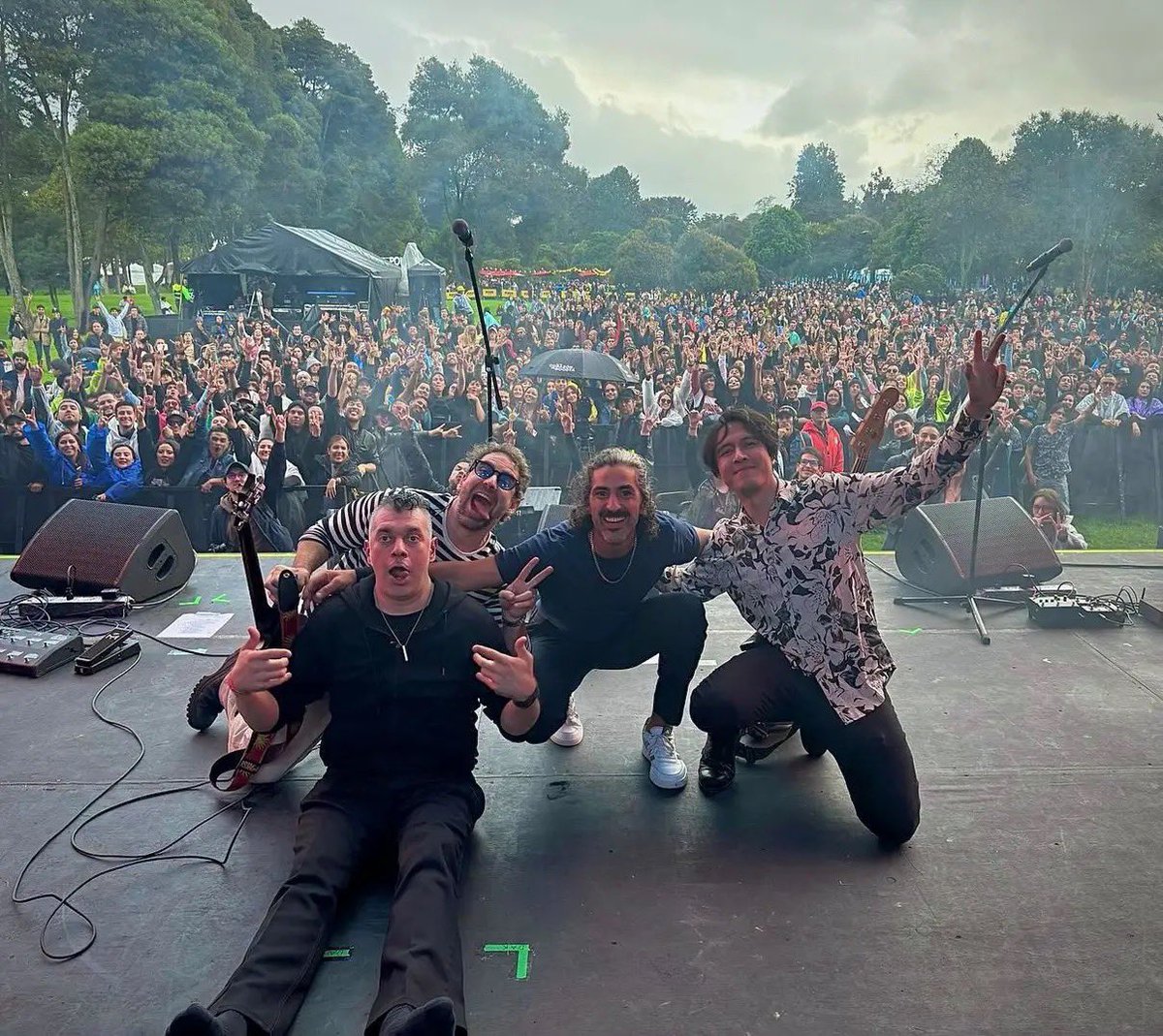 UFF Amis se veía mucha gente, que bonito 

Los amo <a href="/DesiertoDrive/">Desierto Drive</a>