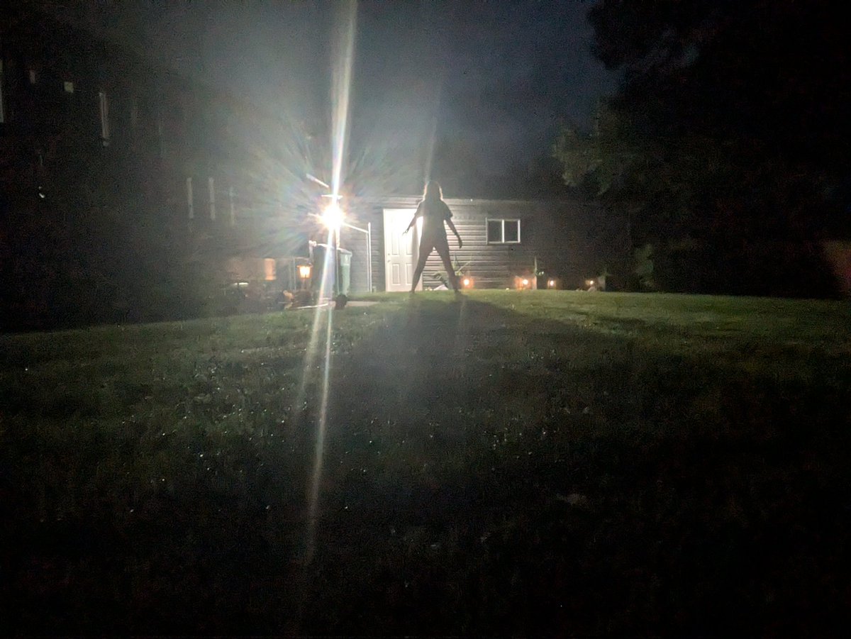 freakybitofgoo's tweet image. Chilling. Doing shoulder rolls in the park. Running the 60m dash. Yeah, that&apos;s pretty much just how I do it.