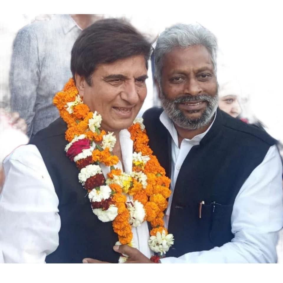 INC_Bijender's tweet image. सुप्रसिद्ध अभिनेता, कांग्रेस के वरिष्ठ नेता, उत्तर प्रदेश कांग्रेस कमेटी के पूर्व अध्यक्ष, पूर्व राज्यसभा सांसद आदरणीय श्री @RajBabbar23 जी को जन्मदिवस की अनंत शुभकामनाएँ।

भगवान से आपके उत्तम स्वास्थ्य एवं दीर्घायु जीवन की कामना करता हूँ।#HappyBirthdayRajBabbar