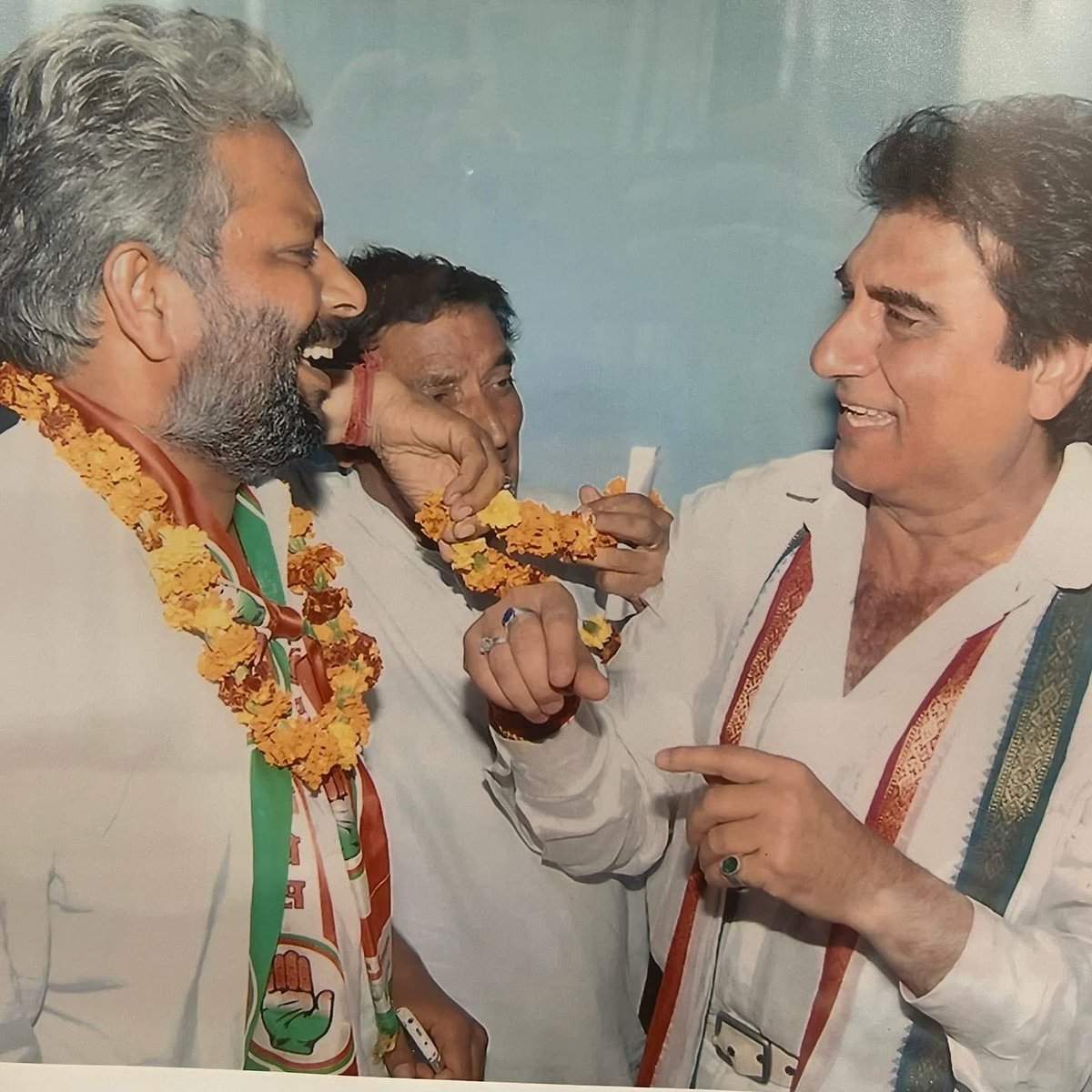 Bijender Yadav ЁЯЗоЁЯЗ│ (@inc_bijender) on Twitter photo рд╕реБрдкреНрд░рд╕рд┐рджреНрдз рдЕрднрд┐рдиреЗрддрд╛, рдХрд╛рдВрдЧреНрд░реЗрд╕ рдХреЗ рд╡рд░рд┐рд╖реНрда рдиреЗрддрд╛, рдЙрддреНрддрд░ рдкреНрд░рджреЗрд╢ рдХрд╛рдВрдЧреНрд░реЗрд╕ рдХрдореЗрдЯреА рдХреЗ рдкреВрд░реНрд╡ рдЕрдзреНрдпрдХреНрд╖, рдкреВрд░реНрд╡ рд░рд╛рдЬреНрдпрд╕рднрд╛ рд╕рд╛рдВрд╕рдж рдЖрджрд░рдгреАрдп рд╢реНрд░реА <a href="/RajBabbar23/">Raj Babbar</a> рдЬреА рдХреЛ рдЬрдиреНрдорджрд┐рд╡рд╕ рдХреА рдЕрдирдВрдд рд╢реБрднрдХрд╛рдордирд╛рдПрдБред
рднрдЧрд╡рд╛рди рд╕реЗ рдЖрдкрдХреЗ рдЙрддреНрддрдо рд╕реНрд╡рд╛рд╕реНрдереНрдп рдПрд╡рдВ рджреАрд░реНрдШрд╛рдпреБ рдЬреАрд╡рди рдХреА рдХрд╛рдордирд╛ рдХрд░рддрд╛ рд╣реВрдБред#HappyBirthdayRajBabbar рд╕реБрдкреНрд░рд╕рд┐рджреНрдз рдЕрднрд┐рдиреЗрддрд╛, рдХрд╛рдВрдЧреНрд░реЗрд╕ рдХреЗ рд╡рд░рд┐рд╖реНрда рдиреЗрддрд╛, рдЙрддреНрддрд░ рдкреНрд░рджреЗрд╢ рдХрд╛рдВрдЧреНрд░реЗрд╕ рдХрдореЗрдЯреА рдХреЗ рдкреВрд░реНрд╡ рдЕрдзреНрдпрдХреНрд╖, рдкреВрд░реНрд╡ рд░рд╛рдЬреНрдпрд╕рднрд╛ рд╕рд╛рдВрд╕рдж рдЖрджрд░рдгреАрдп рд╢реНрд░реА <a href="/RajBabbar23/">Raj Babbar</a> рдЬреА рдХреЛ рдЬрдиреНрдорджрд┐рд╡рд╕ рдХреА рдЕрдирдВрдд рд╢реБрднрдХрд╛рдордирд╛рдПрдБред
рднрдЧрд╡рд╛рди рд╕реЗ рдЖрдкрдХреЗ рдЙрддреНрддрдо рд╕реНрд╡рд╛рд╕реНрдереНрдп рдПрд╡рдВ рджреАрд░реНрдШрд╛рдпреБ рдЬреАрд╡рди рдХреА рдХрд╛рдордирд╛ рдХрд░рддрд╛ рд╣реВрдБред#HappyBirthdayRajBabbar