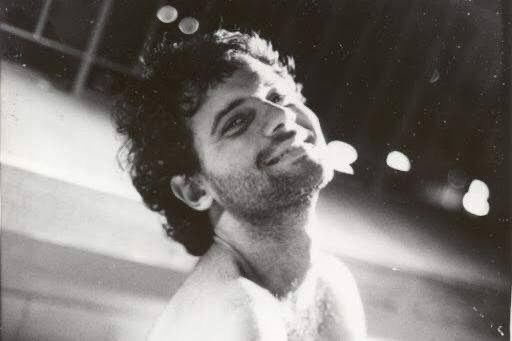 "Sou ariano. E ariano não pede licença, entra, arromba a porta. Nunca tive medo de me mostrar. Você pode ficar escondido em casa, protegido pelas paredes. Mas você está vivo, e essa vida é para se mostrar. Esse é o meu espetáculo. Só quem se mostra se encontra.”