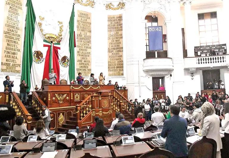 Congreso cocina periodo extra en agosto 
Aunque se busca endurecer las sanciones por los abusos, también impulsan programas de empleo y capacitación para quienes se dedican a esta actividad 
uniendovoces.com.mx/congreso-cocin… 
Uniendo Voces Newspaper 

#2025 #agosto #congreso #méxico
