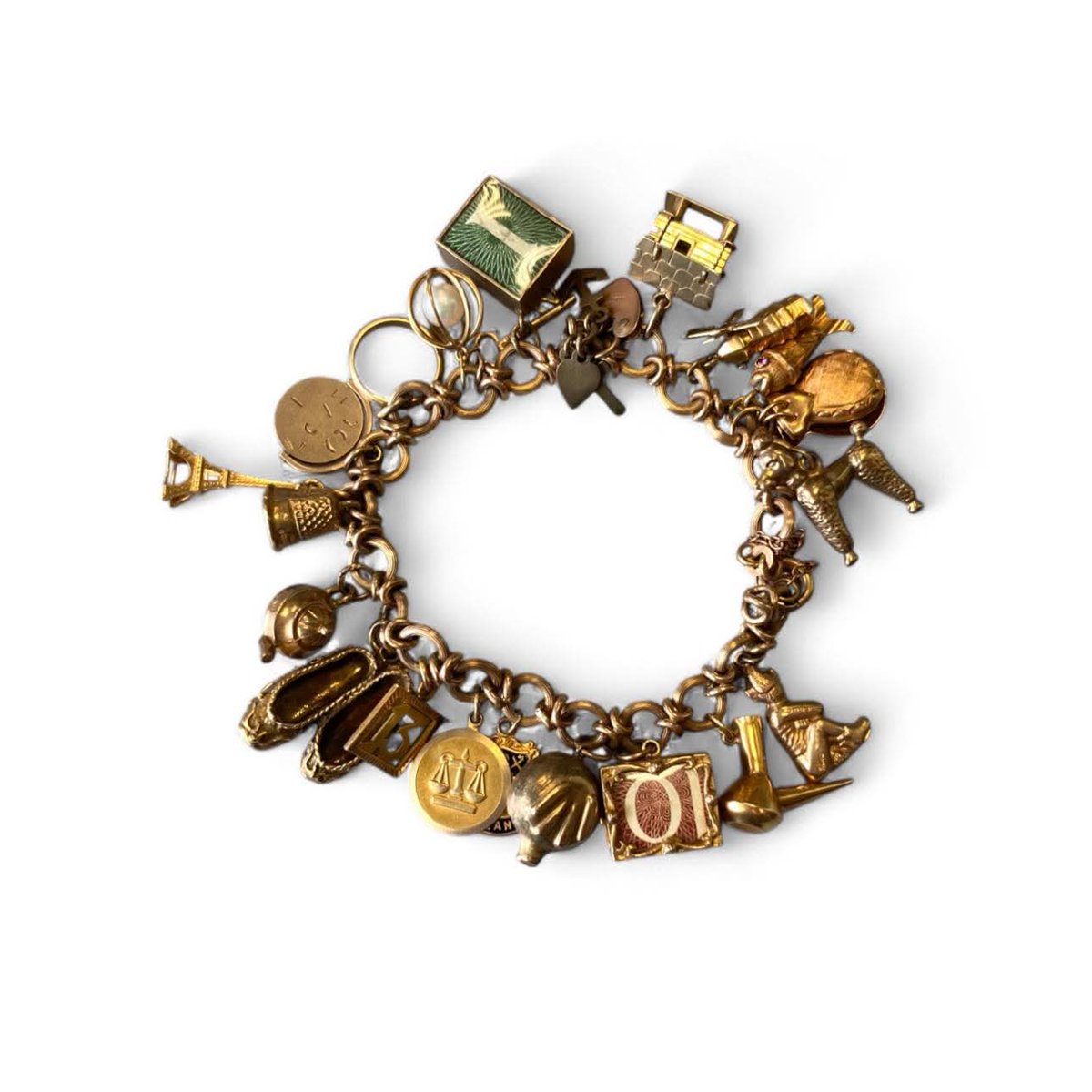 Lot 1 In Our Friday 4th July Sale

Chunky 9ct Yellow Gold Charm bracelet With 22 Charms Including Eiffel Tower, Poodle, Slippers Etc.,

Length: 16cm

Weight: 36.5g

£500-800

 #charmbracelet #antiquegold #goldcharmbracelet #gold #vintagegold #hitchin #stalbans #Hertfordshire