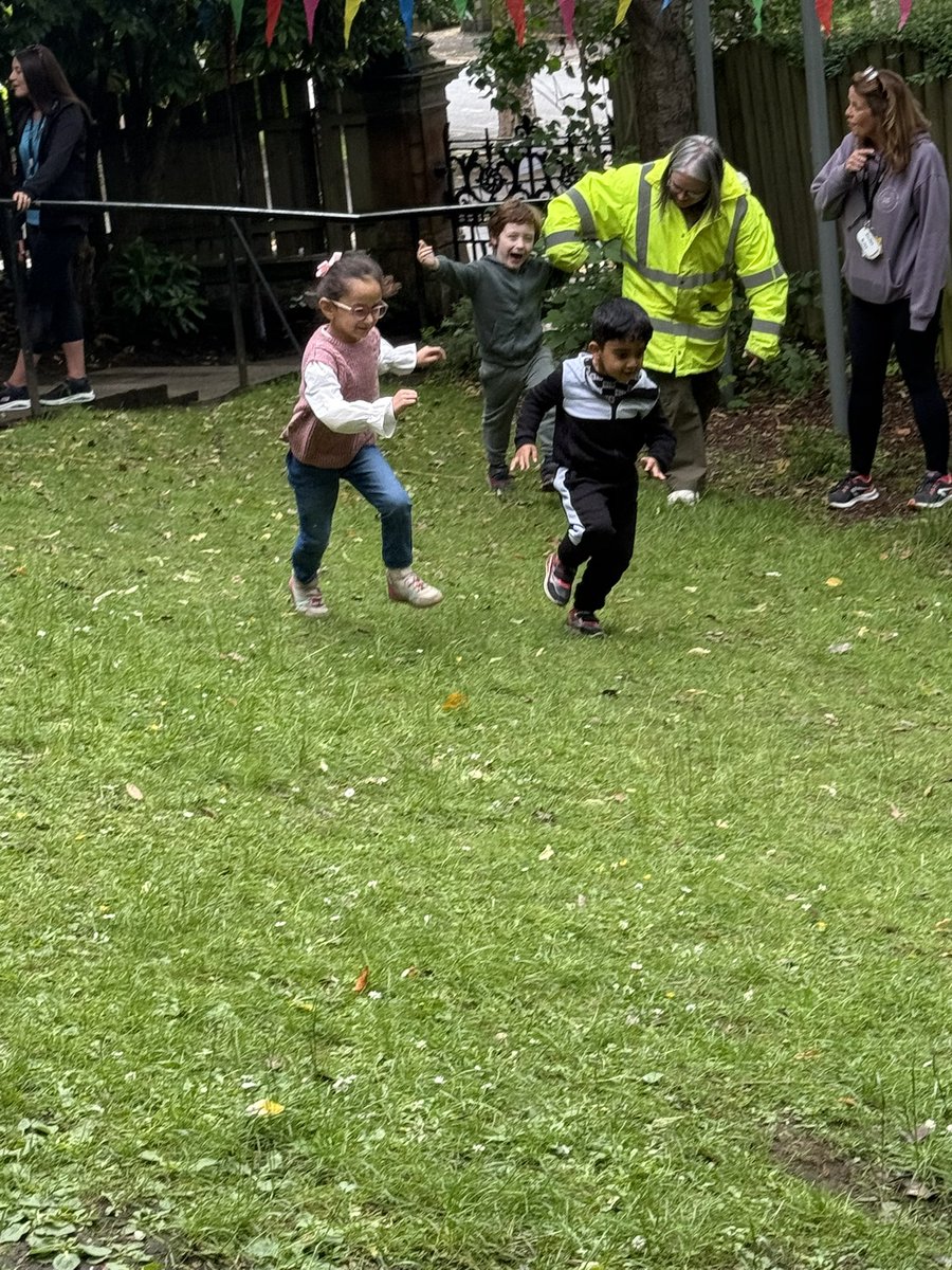 NithsdaleroadNS's tweet image. The children had a lovely Sports Day today! They didn’t let the change in weather stop them from giving it their all! 🏆