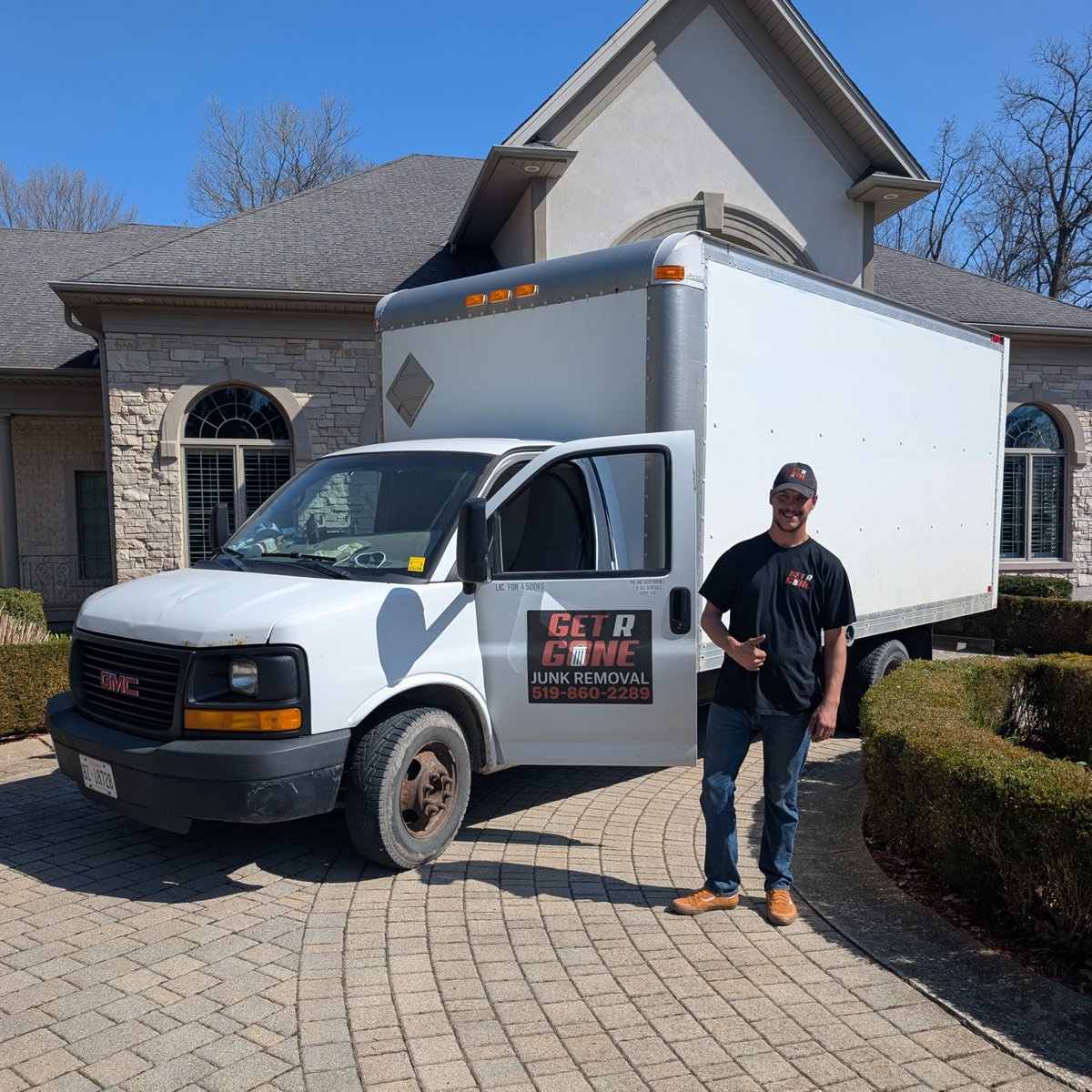 GetRGone's tweet image. Junk’s gone ✔️
Brennan's smiling ✔️
Sunshine &amp;amp; clean driveways ✔️

Just another day with the Get R Gone crew 💪
#junkremoval #cleanoutcrew #GetRGone #stthomasproud #supportlocal