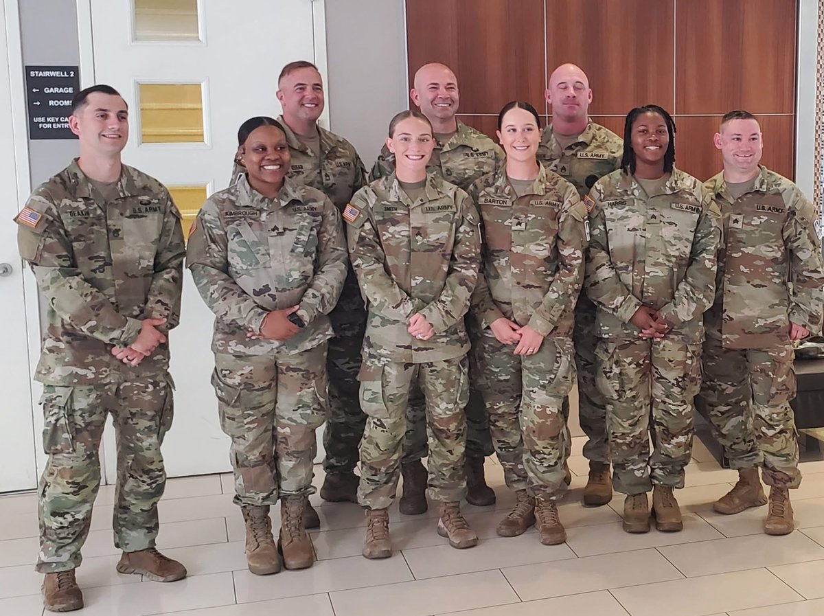 IL_Natl_Guard's tweet image. President Donald Trump re-enlisted 250 Soldiers including three Illinois Army National Guard NCOs, Sgt. Nina Harris, Sgt. Stevie Barton, and Sgt. Patrick Murray, during the Army's 250th Birthday event on June 14 in Washington, D.C. The Soldiers were selected by their brigades.