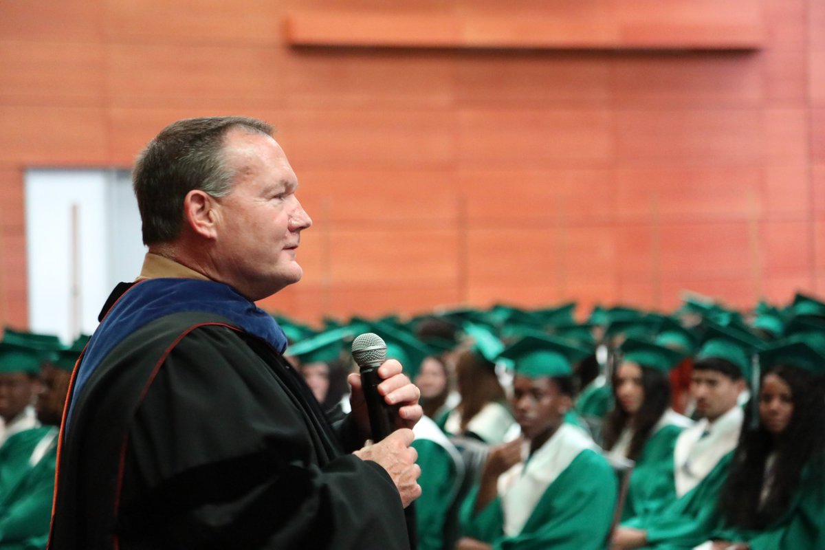 🎓 The tassels have turned, and the caps have flown — Graduation 2025 was unforgettable!

We’ve gathered highlights, stories, and reflections in one final recap ➡️ vbcpsblogs.com/core/congratul…

To the Class of 2025 — thank you for inspiring us. 💙
#VBCPSGRAD #VBCPSProud #ClassOf2025