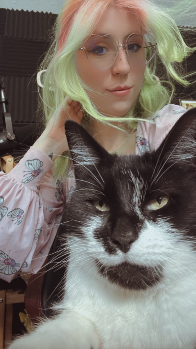 LIVE ON TWITCH!
🦒 + 🐠 + 🪨 = win???