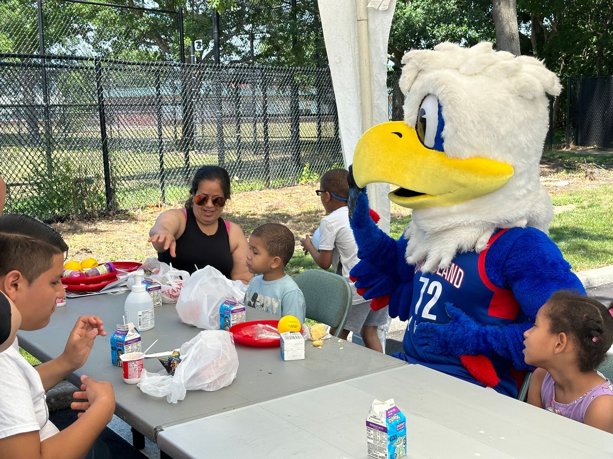 Long Island Cares (@longislandcares) on Twitter photo Kicking off SFSP in Huntington with food, fun, and the <a href="/LongIslandNets/">Long Island Nets</a>!
🗓 June 30 | ⏰ 12–2 PM
Huntington Library (Station Branch)
#SFSP2025 #HuntingtonEvents #LongIslandCares #SummerMealsLI #EndHungerLI #FoodJustice Kicking off SFSP in Huntington with food, fun, and the <a href="/LongIslandNets/">Long Island Nets</a>!
🗓 June 30 | ⏰ 12–2 PM
Huntington Library (Station Branch)
#SFSP2025 #HuntingtonEvents #LongIslandCares #SummerMealsLI #EndHungerLI #FoodJustice