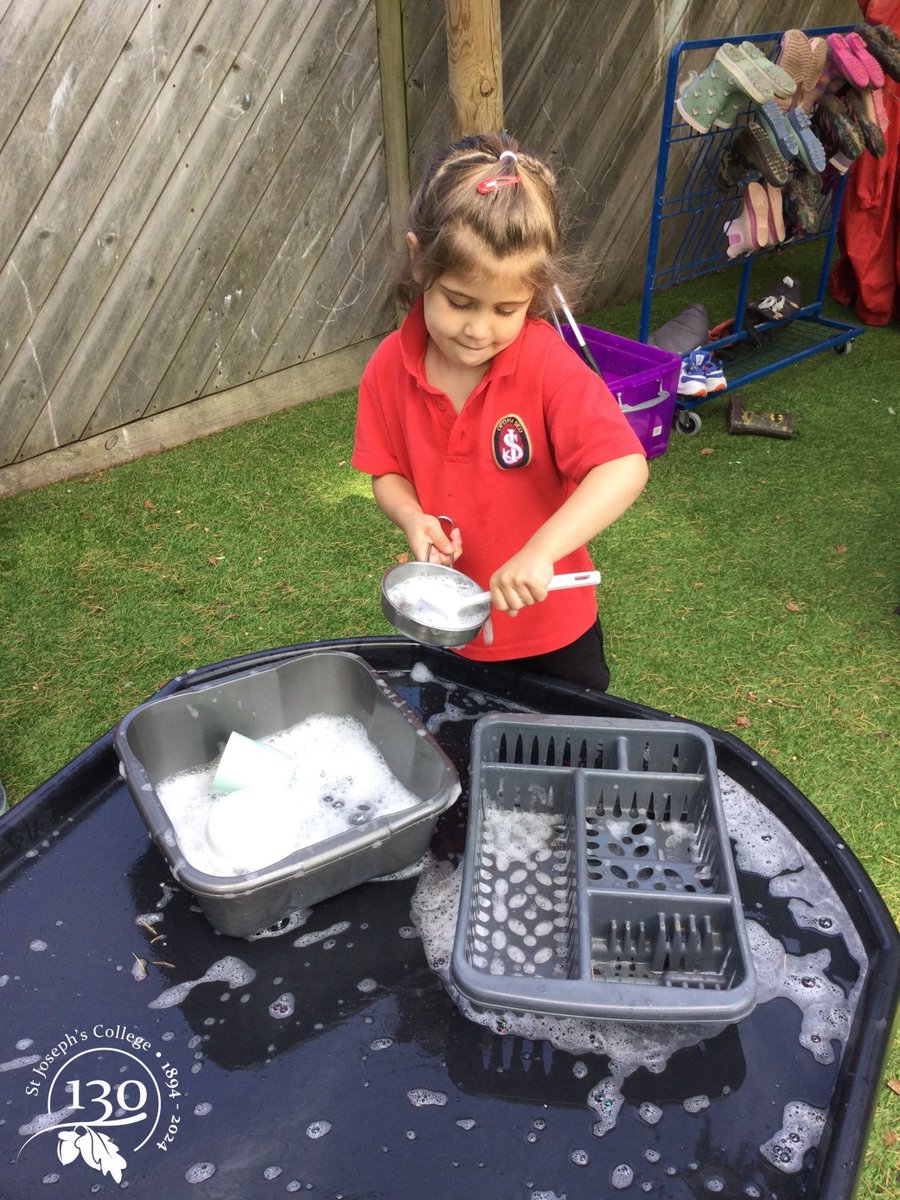 sjcrmain's tweet image. Reception and Pre-Reception had a lovely time exploring the outdoor area for Messy Mondays today!

#SJCRCollaboration #SJCRConfidence #LearnThroughPlay