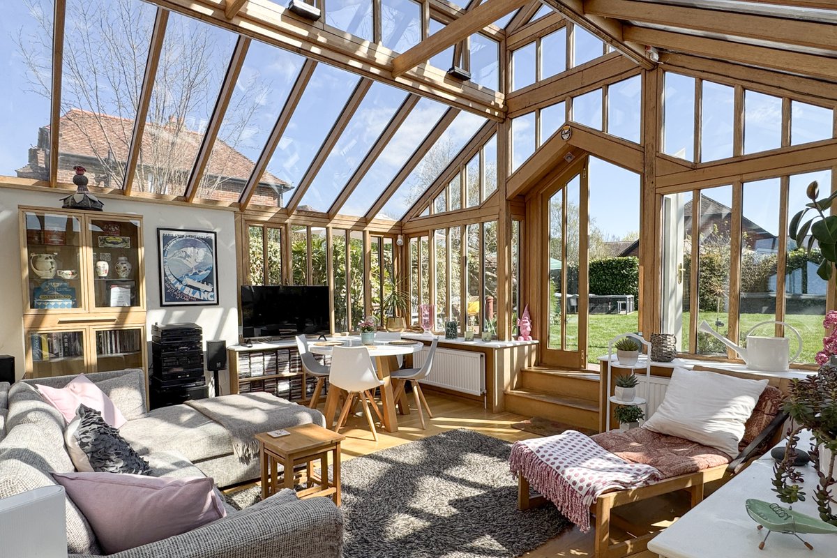 Believed to be one of the oldest properties in the village of Thame, this 17th-century cottage is a unique blend of historic charm and modern living.  

📍How much? £1.3m
📍Where? Thame, Oxfordshire 

🔗Click here to take a look at the property: onthemarket.com/details/169463…
