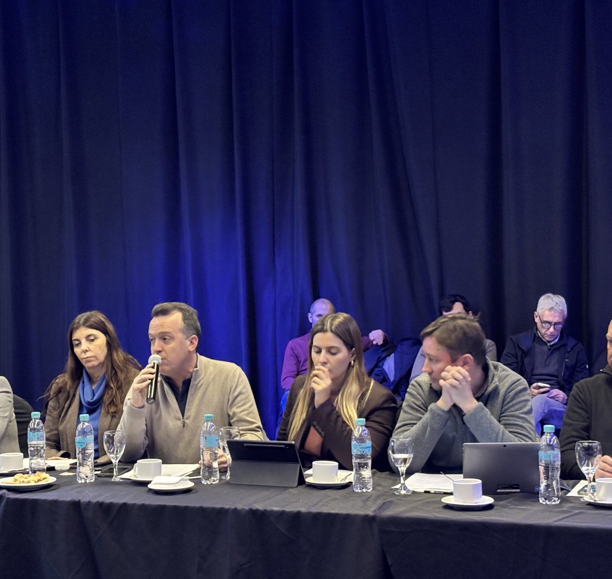 fisfeindustria's tweet photo. Este lunes, en la sede de  @aer compartimos un encuentro clave junto a representantes de cámaras de toda la provincia y legisladores constituyentes, para acercar la visión del sector sobre los temas habilitados en la Ley de Necesidad de Reforma de la Constitución. https://t.co/l3cJaDRZkg