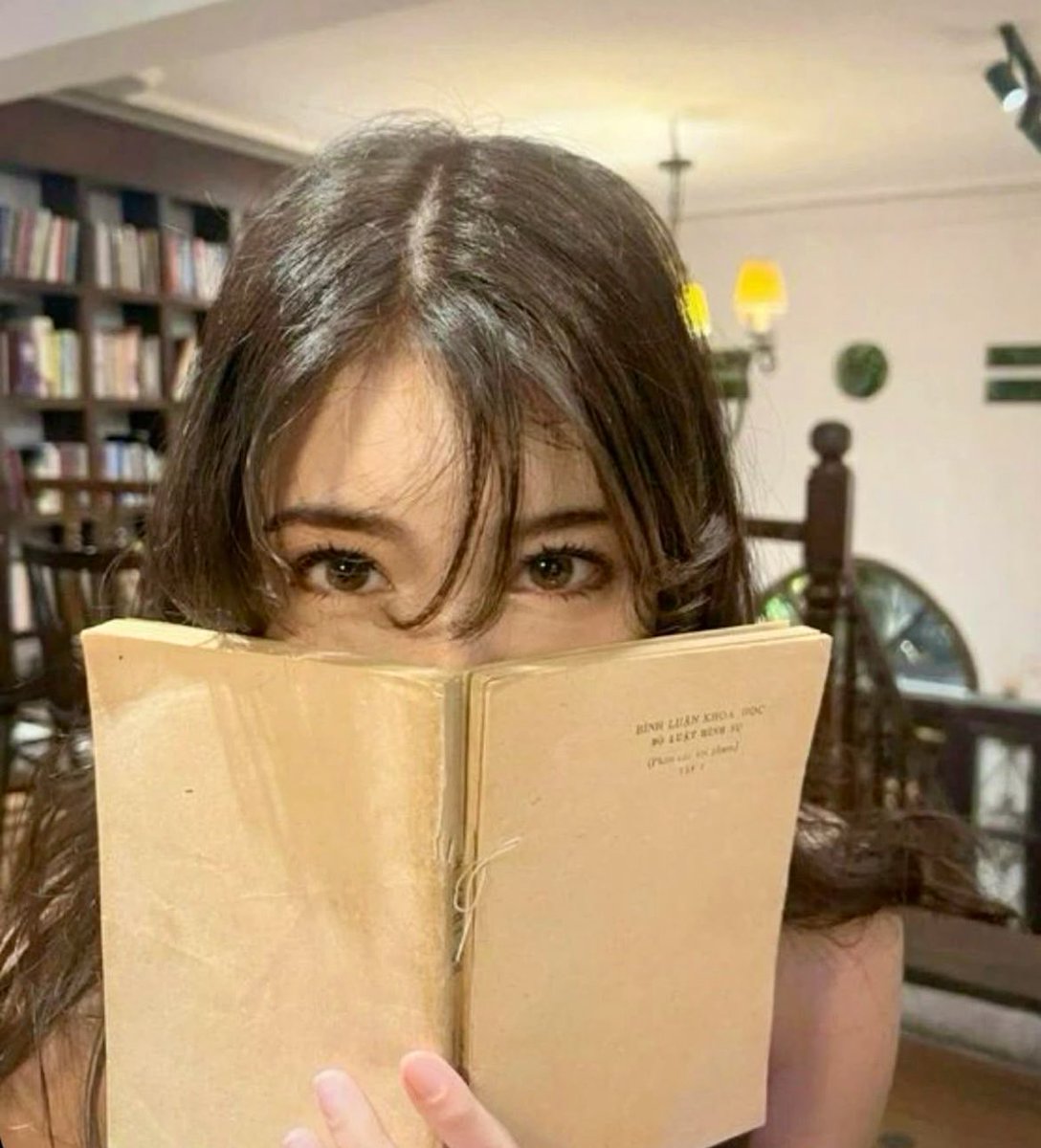 A lovely encounter, a precious discovery.
The moment I first opened your pages, my heart fluttered softly.
Welcome—my new friend.

202506