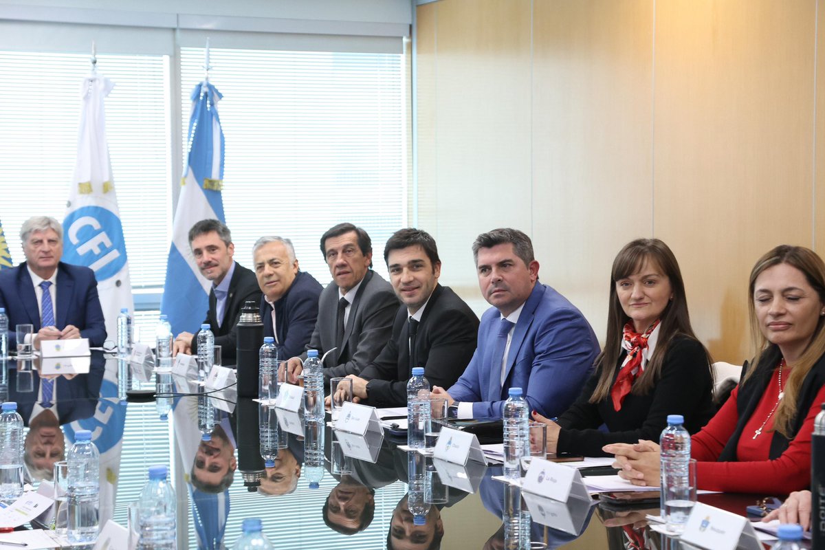 UNA MATRIZ FISCAL MÁS JUSTA, FEDERAL Y QUE LIBERE A LA PRODUCCIÓN Y AL TRABAJO

Desde Chubut, y junto a todas las provincias del país, seguimos impulsando una reforma fiscal que termine con el esquema distorsivo, regresivo y profundamente injusto que durante años ahogó a las