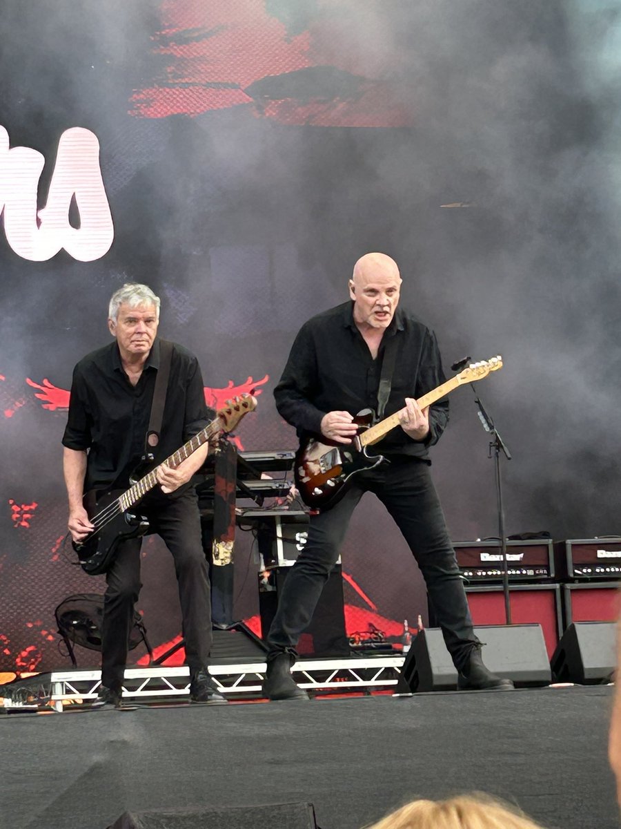 On Saturday I saw the Stranglers for the first time in years. Like while Hugh was in the band. I was blown away with how good they were and will definitely go back #punkalldayer