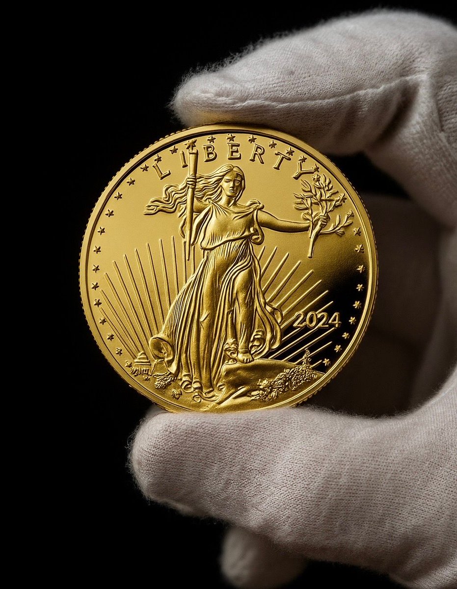 peer_metals's tweet image. $3,390 gold isn’t a spike. It’s a signal.

The world’s losing trust in paper.
Banks are quietly stacking metal.
Retail is still asleep.

By the time you wake up…
you’ll be priced out.

Gold isn’t expensive.
Your cash is just dying.

#Gold #StackSmart