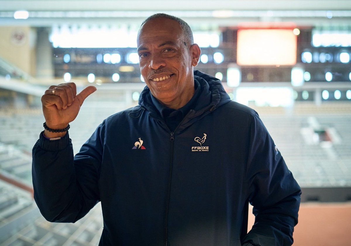 🇫🇷 𝐌𝐄𝐑𝐂𝐈 𝐌𝐀𝐑𝐈𝐀𝐍𝐎 🇨🇺

Après 18 années de dévouement exemplaire au service de l’équipe de France, Luis Mariano Gonzalez tourne une page.

11 médailles olympiques, d’innombrables combats et une exigence de chaque instant auront marqué une génération entière de boxeurs et