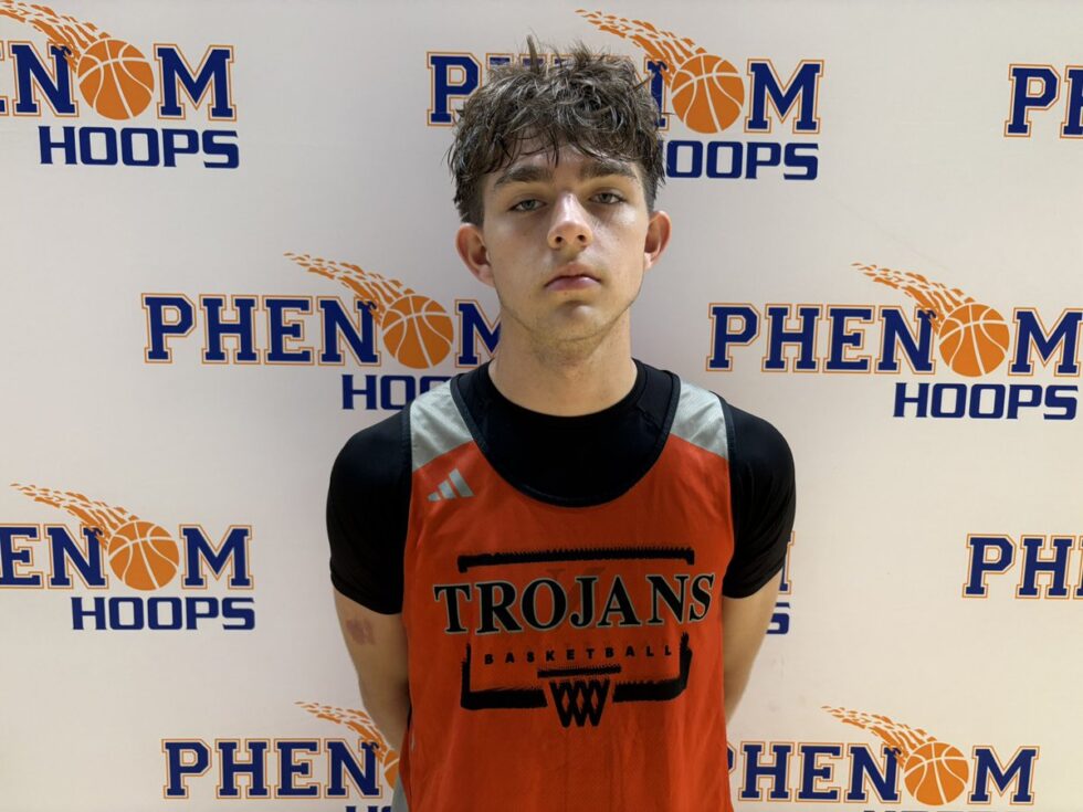 2027 Aiden Rochevot Emerges as a Crafty Playmaker and Scoring Threat at Phenom Team Camp #PhenomHoops 

Read: phenomhoopreport.com/2027-aiden-roc…