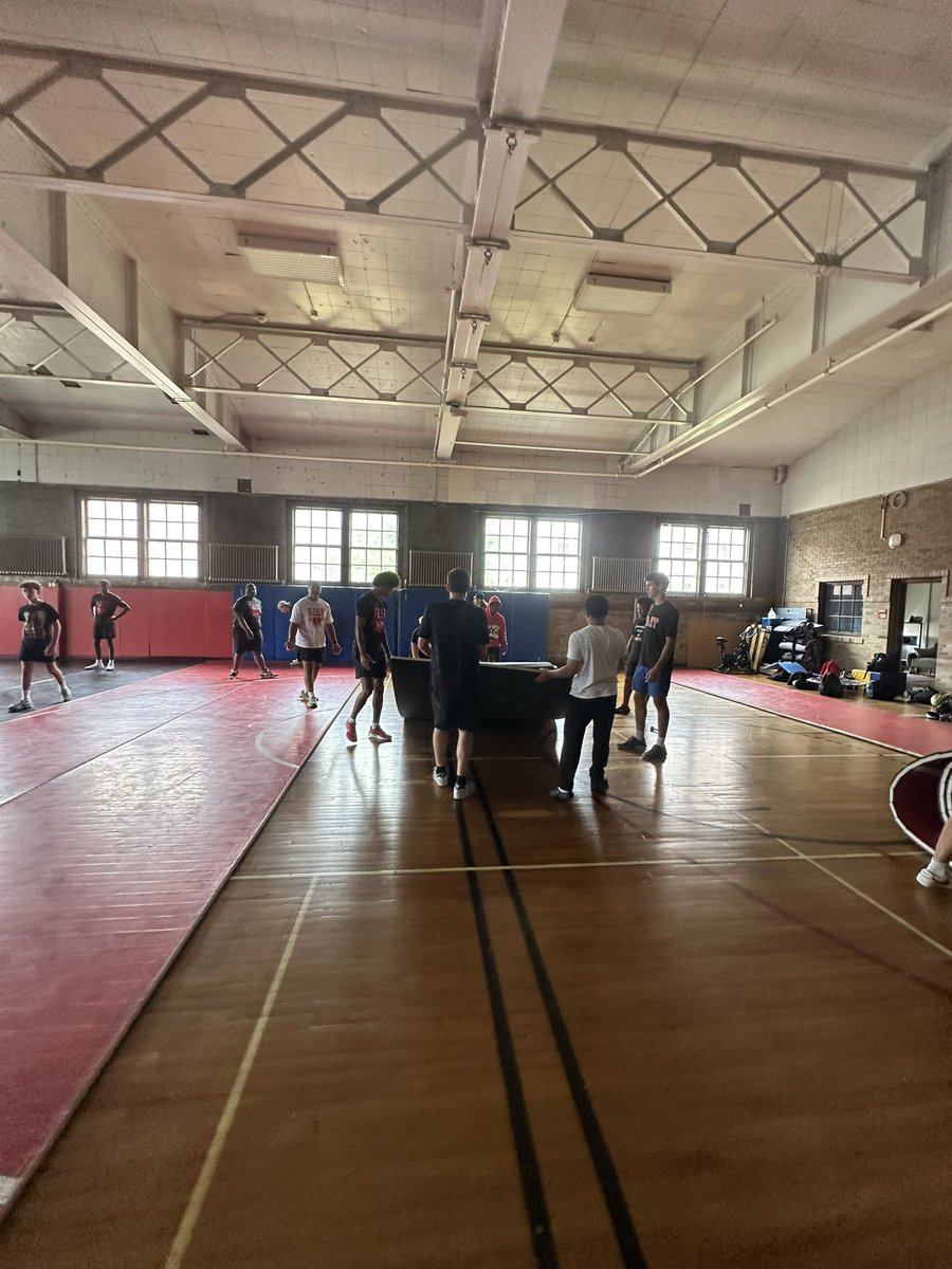 EastFb's tweet photo. Thank you to all the @EastFb athletes who came in this morning before workouts help put away &amp; organize all the gymnastics equip out of the gym, angels helping angels, building community😇 #ANGELS #HalosUp https://t.co/7NUZBaz1hT