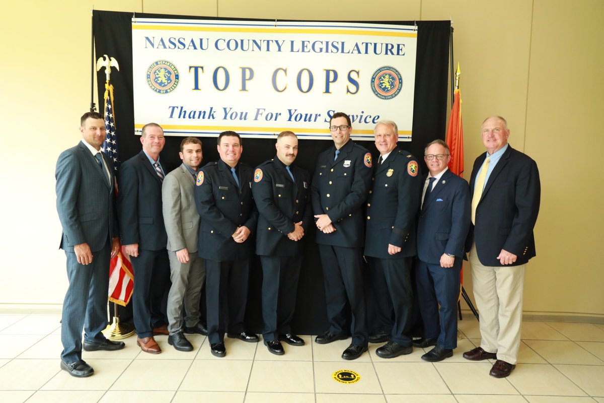 nassaucountypba's tweet image. 1st Pct Officers Thomas Houghton, David Hubbard, and Keith Johnson were honored as this month's #TopCops at the #NassauCounty Legislature!
These brave officers arrived on the scene of a house fire in #EastMeadow and successfully rescued two occupants from the second floor.