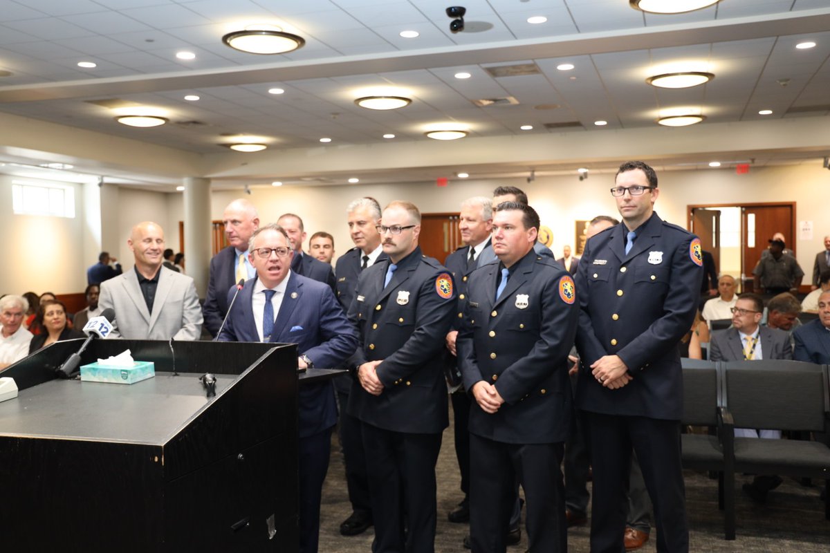 nassaucountypba's tweet image. 1st Pct Officers Thomas Houghton, David Hubbard, and Keith Johnson were honored as this month's #TopCops at the #NassauCounty Legislature!
These brave officers arrived on the scene of a house fire in #EastMeadow and successfully rescued two occupants from the second floor.