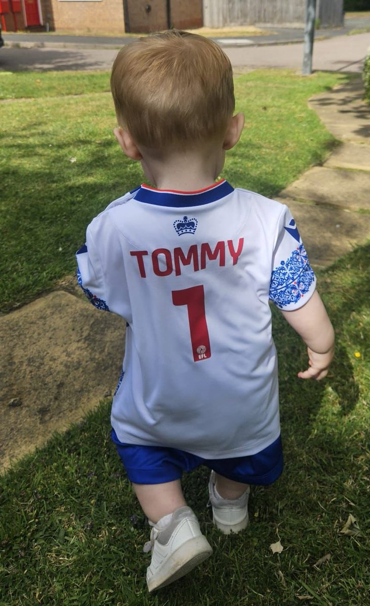 LaurenLH240's tweet photo. New kit day for Tommy!💙 #Reading #Football #One #Royal #Littleroyal  @ReadingFC #ReadingFc #Biscuitmen @Jd_rg https://t.co/skV8D0qWRc