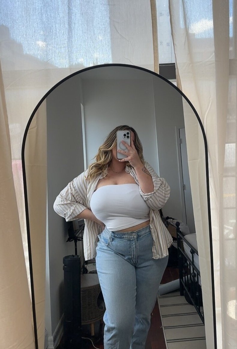 Solo recuerda que cuando te sientas bonita, hay alguien mas bonita que tú 🛐
