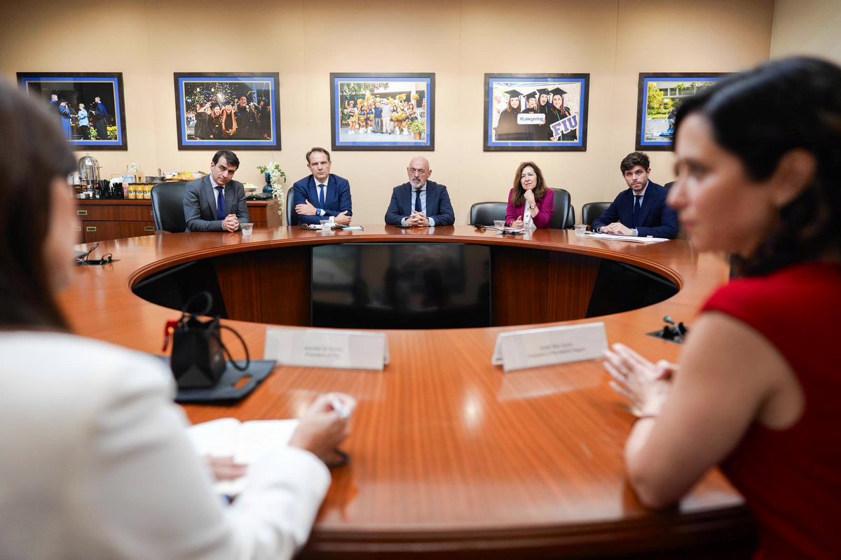 En la Florida International University (FIU) con las universidades madrileñas intercambiando proyectos y vías de trabajo en común.

Analizamos la colaboración público-privada de las universidades americanas destinada sobre todo a investigación.